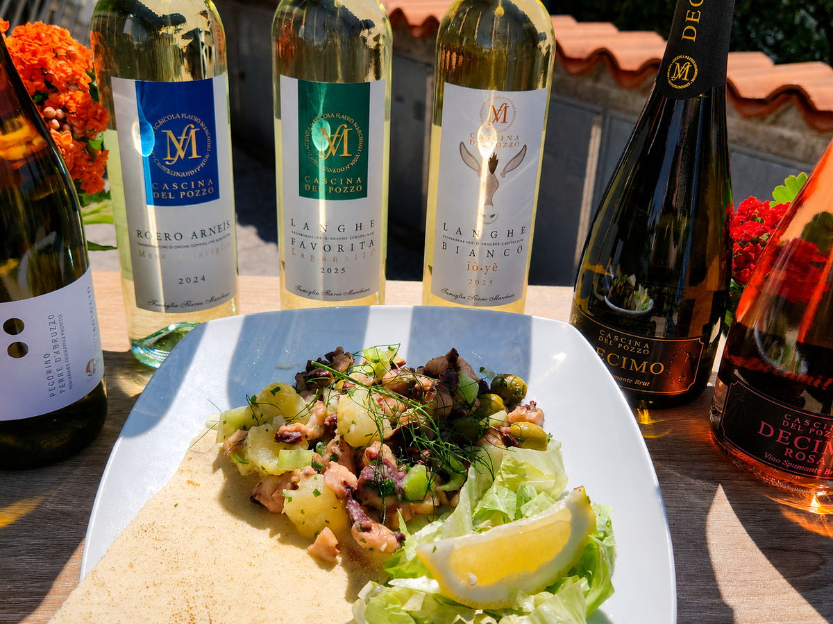 Polipo e patate con olive e limone, servito con i vini bianchi della carta